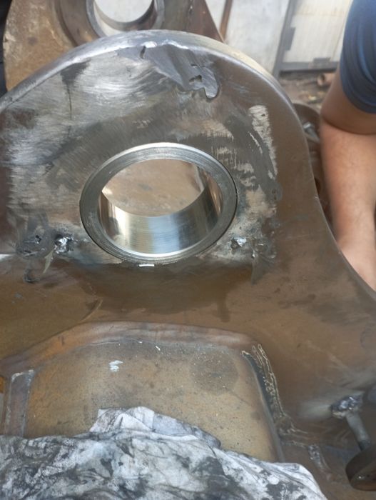 Reparatii Utilaje Hidraulice,alezari profesionale,bucsi bolțuri la Comanda