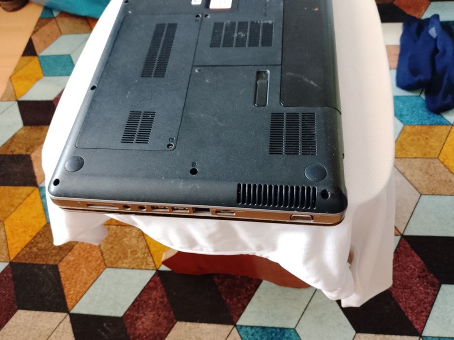 Корпус ноутбука в хорошем состоянии