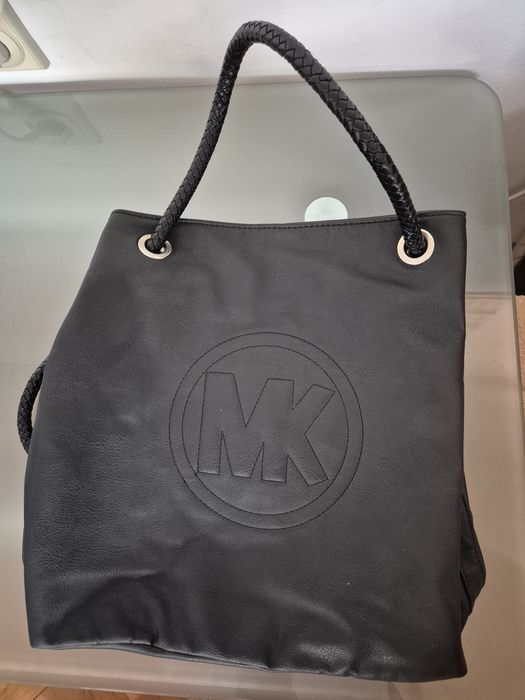 Различни дамски чанти черни