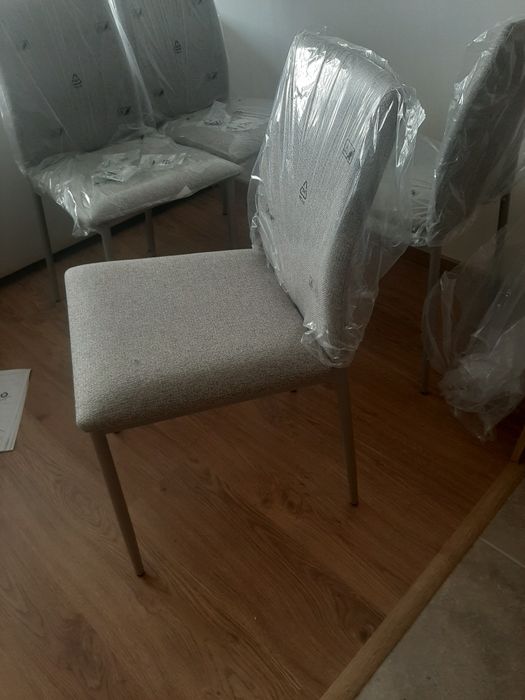 Продавам четири кухненски стола