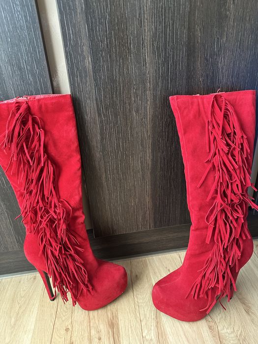 Червени ботуши платформа