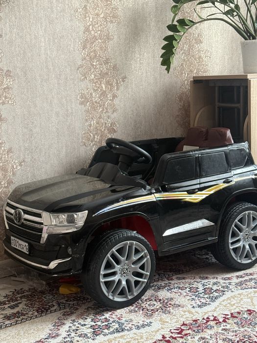 машина детская черная