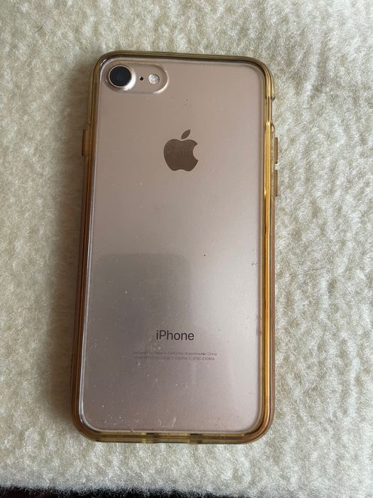 Продавам iPhone 7