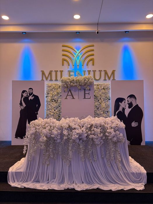 Под наем Декоративна стена от цветя, арка, фон