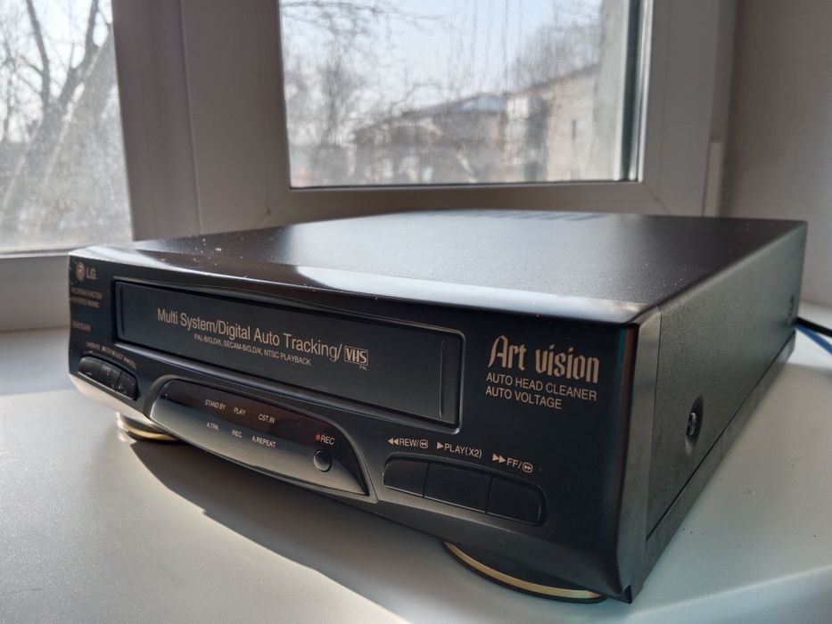 Продам видео плейер кассетный LG