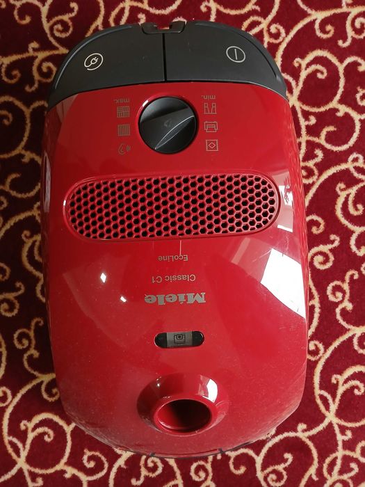 Прахосмукачка Miele Classic C1