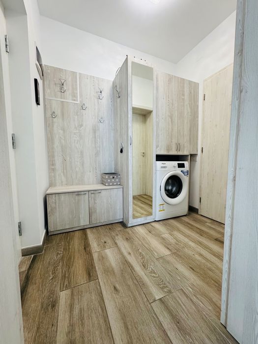 Închiriez apartament cu 2 camere