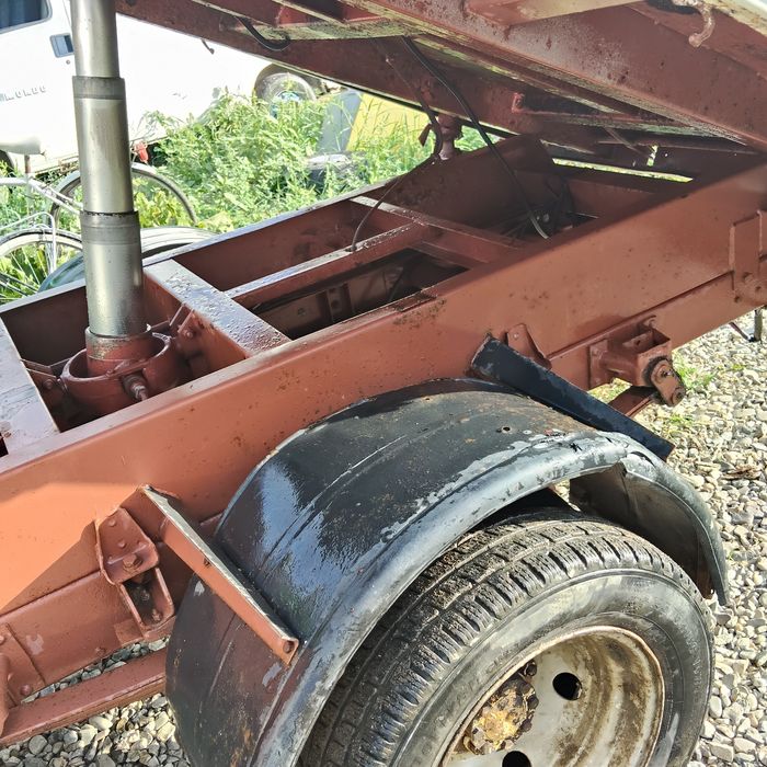Iveco basculabil trei părți