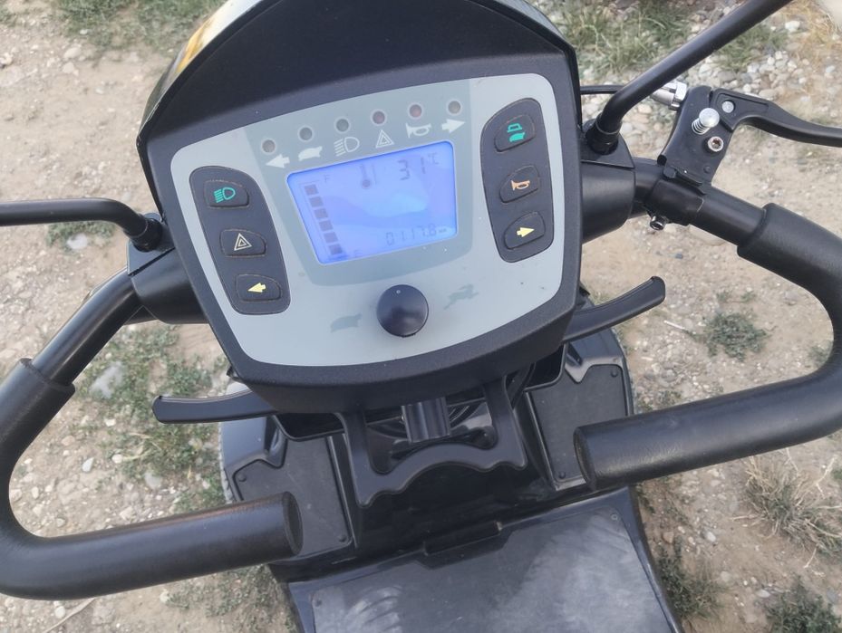Scuter Electric  4 roți.  Baterii noi . Persoane vârstnice