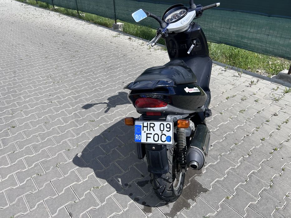 Scuter 125 Aprilia Leonardo