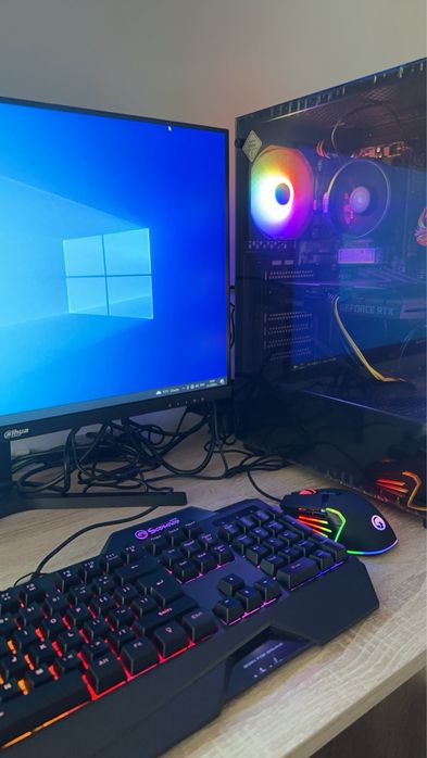 Продавам комплект монитор компютър мишка клавиатура  във гаранция