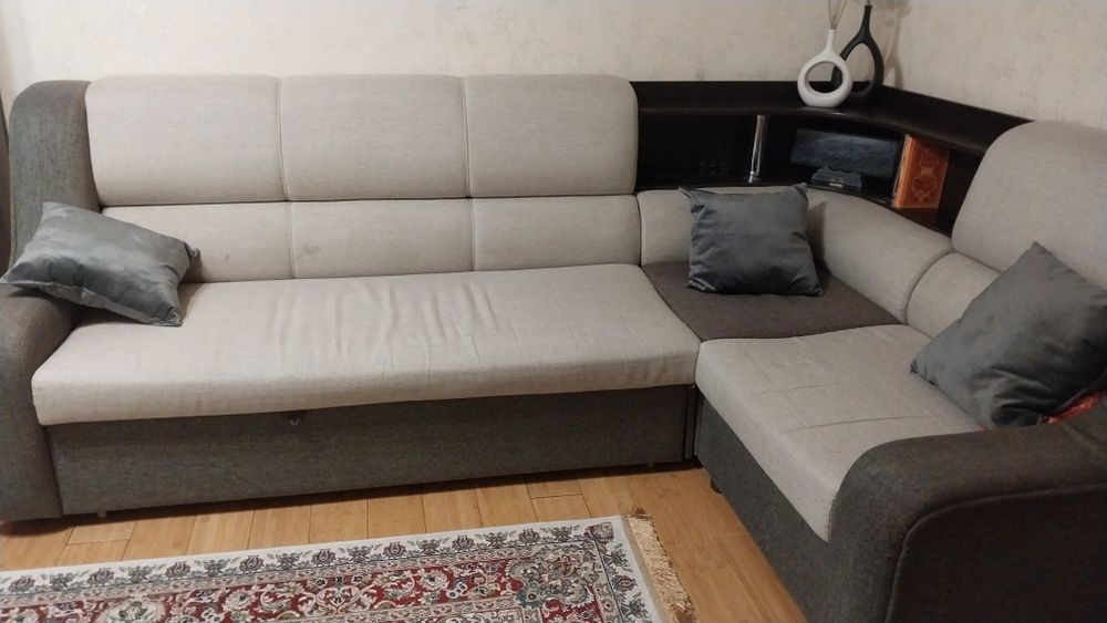 Продам угловой диван в отличном состоянии.