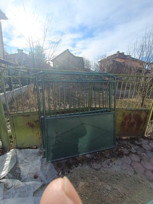 Дворни входни гаражни врати