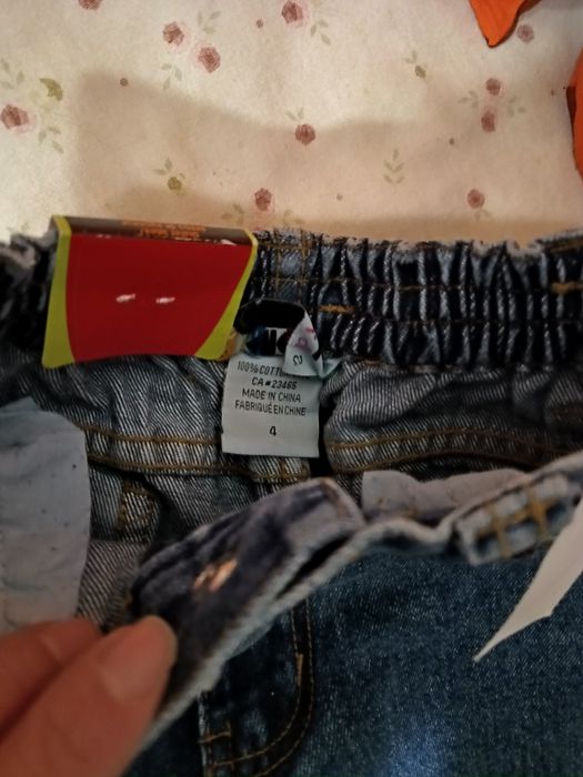 Детски  чисто нови дънки за 4 год. Цената е обща за двата броя