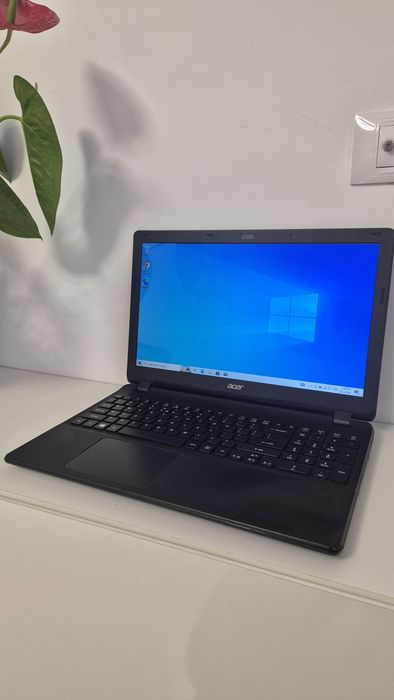 Laptop Acer Aspire cu tastatura defectă