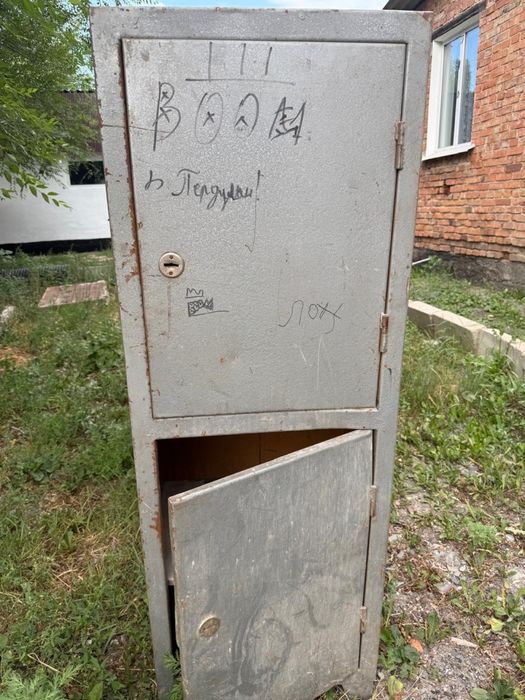 Продается сейф в хорошем состоянии