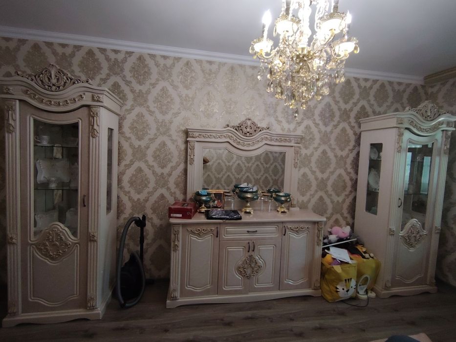 Срочно продам комод с пеналом в отличном состояние