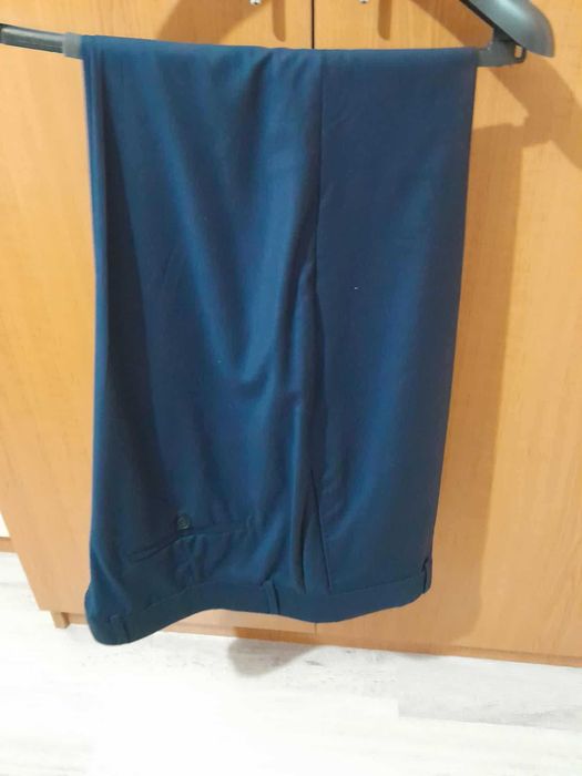 Costum nou nouț cu eticheta