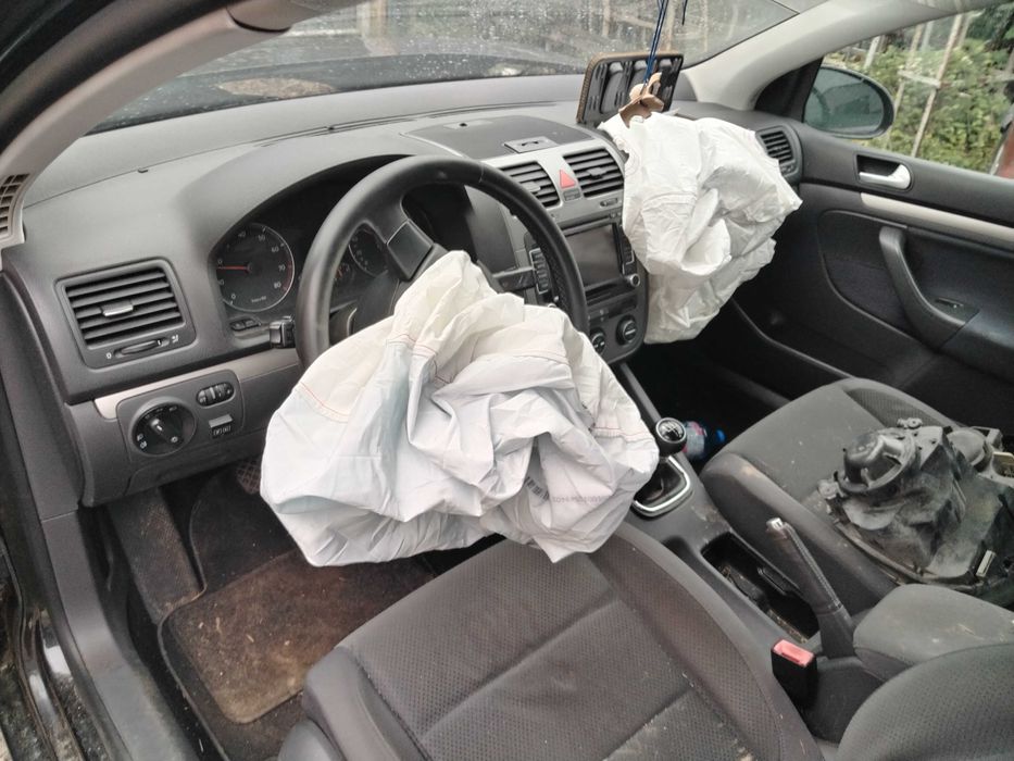 Volkswagen Golf 5 1.6 бензин 102 к.с. BSE на части