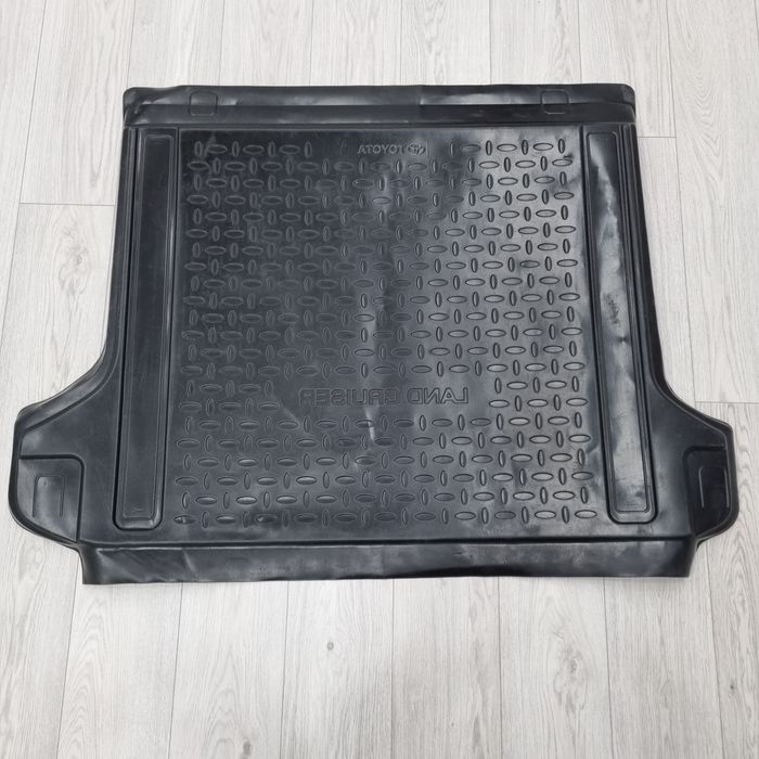 Продам полик на багажник.Прадо 150