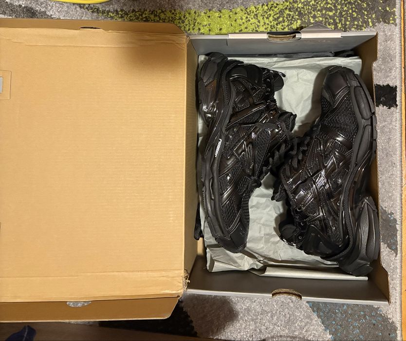 Balenciaga runner black