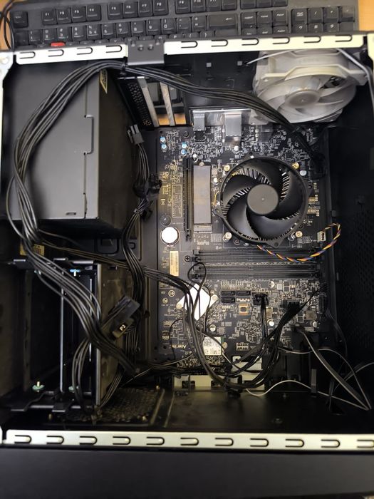 Продавам части от компютър