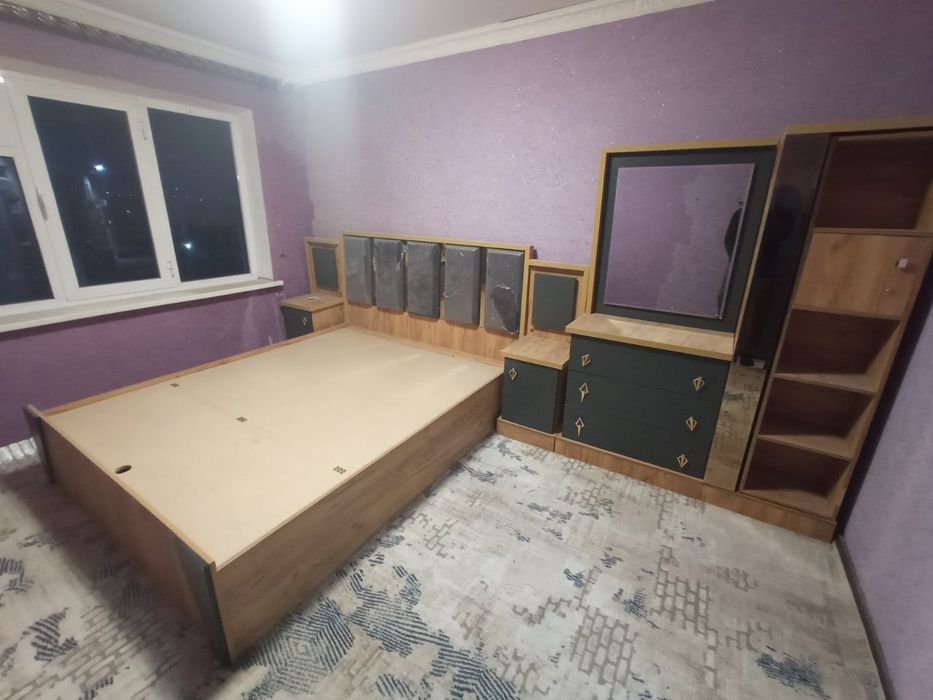 Сотилади спальный гарнитур