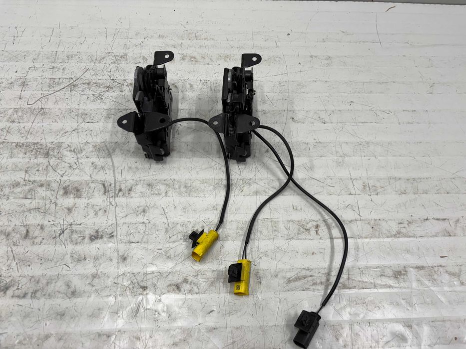 Ключалка с пиропатрон преден капак БМВ Х1 Ф48 Ф46