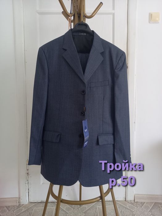 Продам мужские костюмы