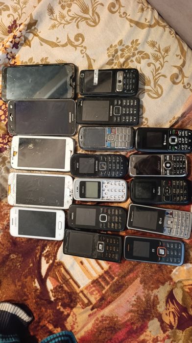 Продам старые телефоны