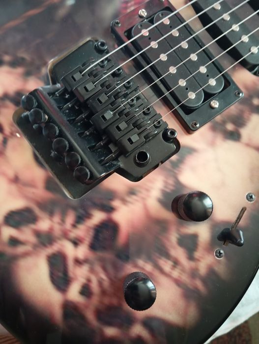 Електрическа китара ROCKTILE.