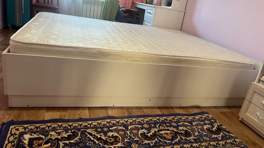 Спальная кровать