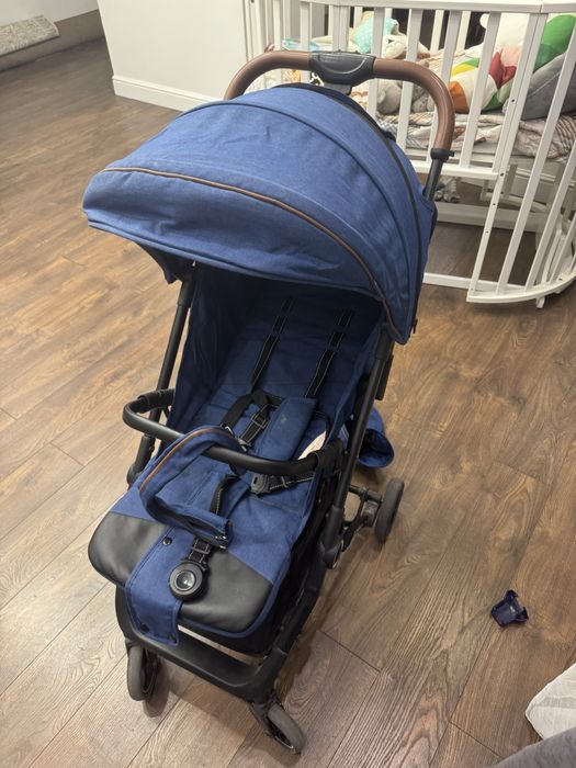 Коляска Прогулочная удобная легкая !