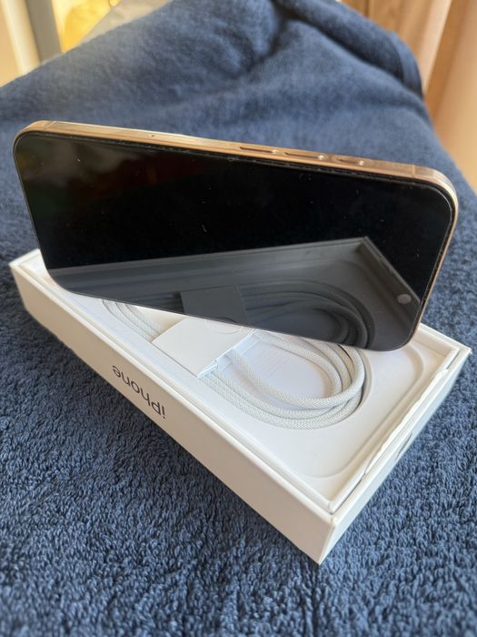 Vand iPhone 16 Pro aproape nou-nout