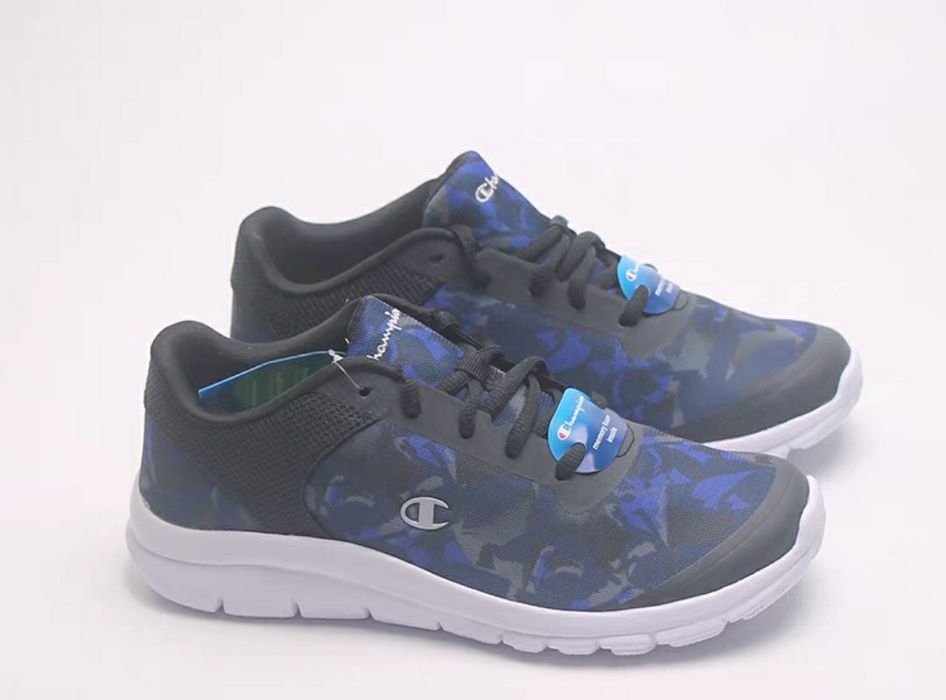 НОВЫЕ  кроссовки  на мальчика