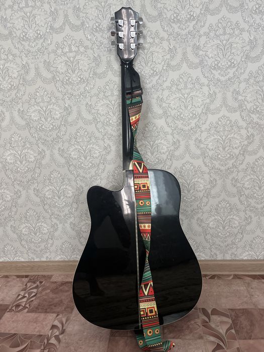 продам гитару в отличном состояние