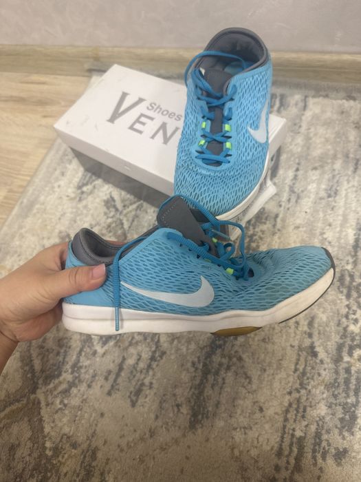 Продам кроссовки Nike
