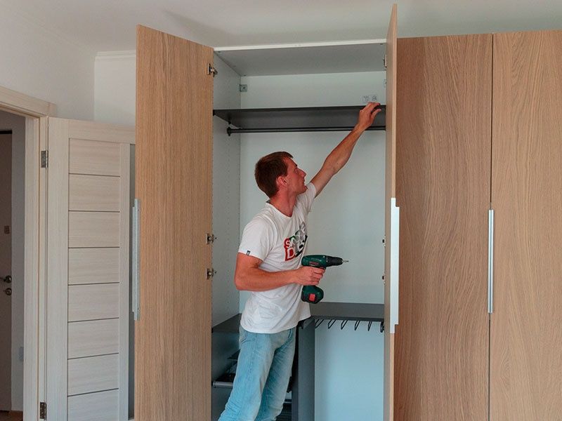 Ремонт мебели, дверей. Плотник.