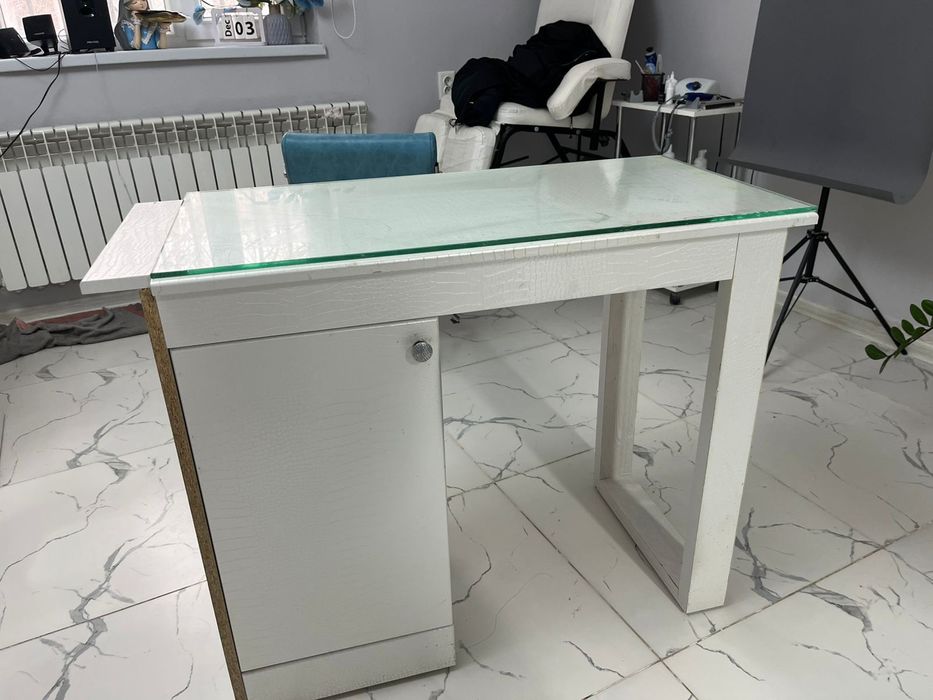 Ресепшн мен маникюрге партасы сатылады