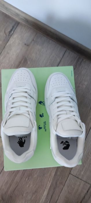 Vând Adidași OFF white