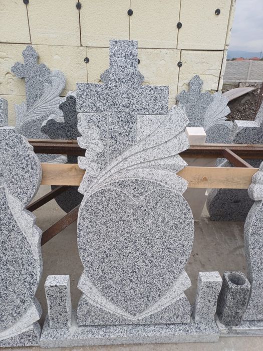 Vând Cruci Granit . OFERTĂ !!!