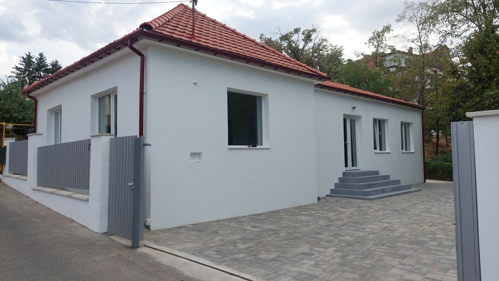 Casa Premium la cheie, singur în curte, 3 dormitoare, living + bucatarie, 2 bai