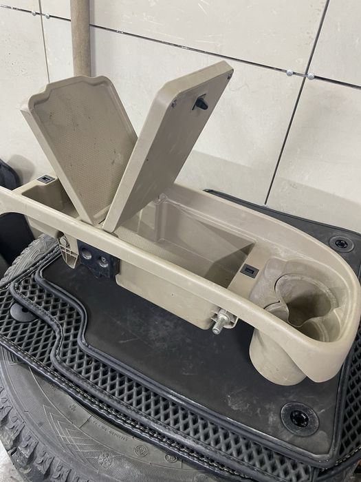 На  тоёта Хайлендер бар борода