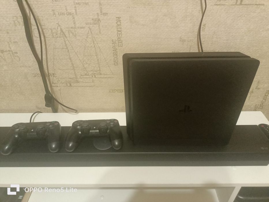 Продам PS4 Slim 1TB прошитую GoldHEN 9.00 + 18 игр