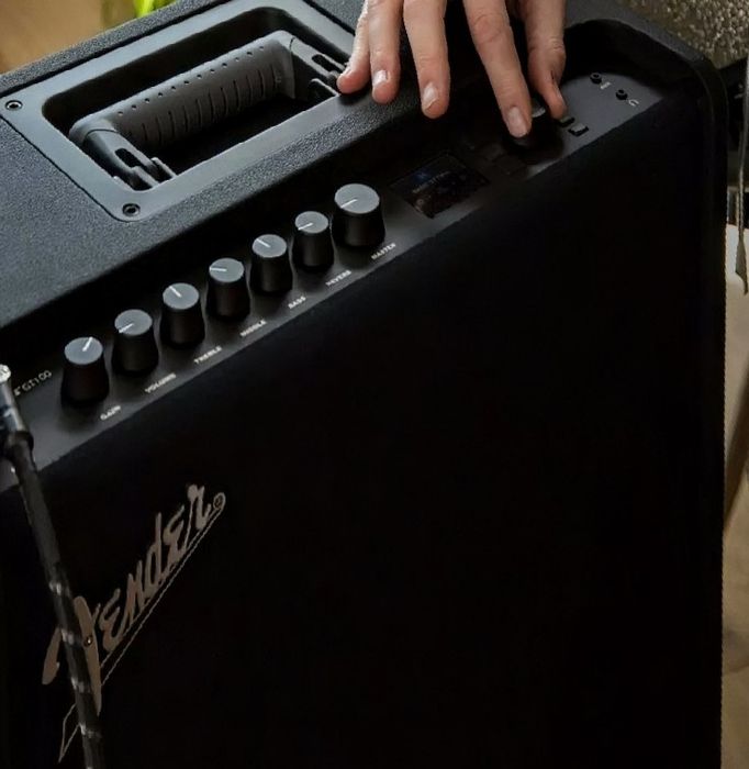FENDER • Mustang® GT 40  и  GT200• Усилватели за електрическа китара • футсуич