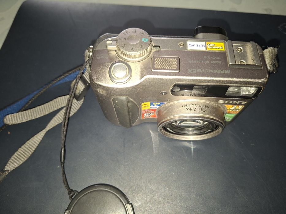 Sony DSC-S75, lentile Carl Zeiss, made in Japan, colecție