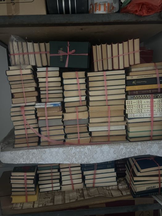 Продается книги очень в хорошем состоянии