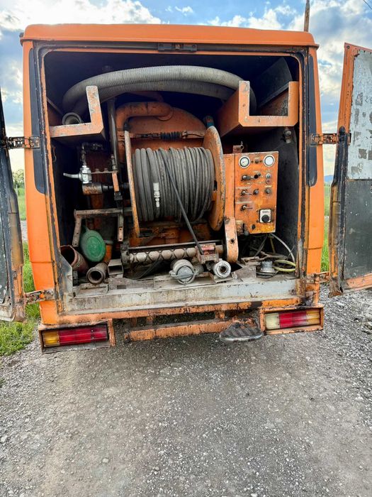 Mercedes Benz 811 канало почистващ