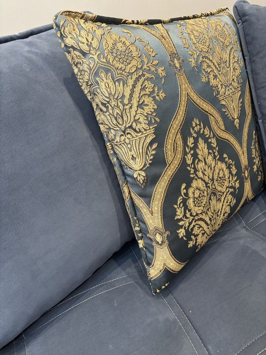 Диван угловой с подушками