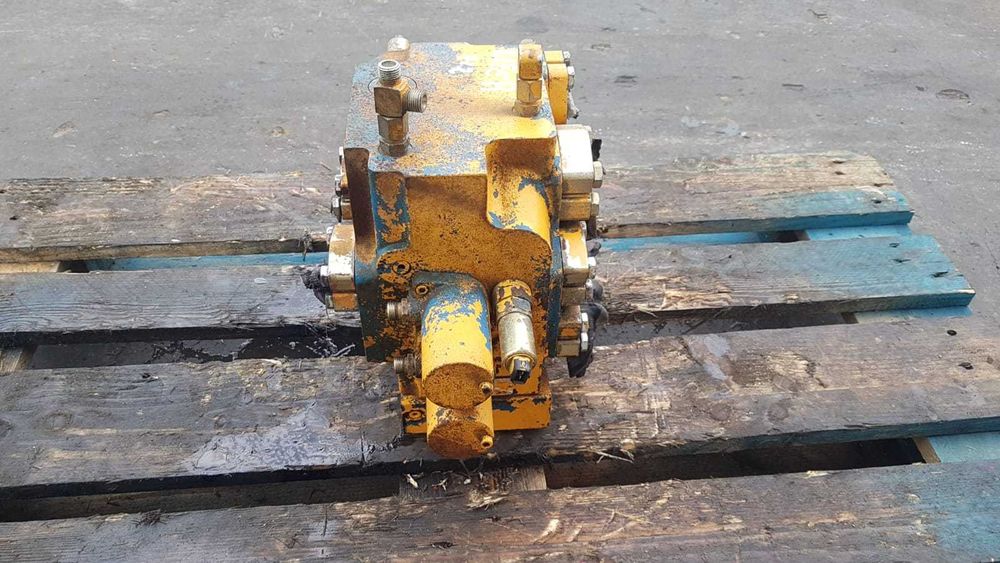 Distribuitor hidraulic buldozer Liebherr PR 712 , 722 , 732 , 742